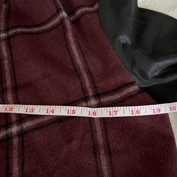 Lisa Rinna Collection, open front, plaid jacket with faux leather sleeves. XS - Picture 10 of 13